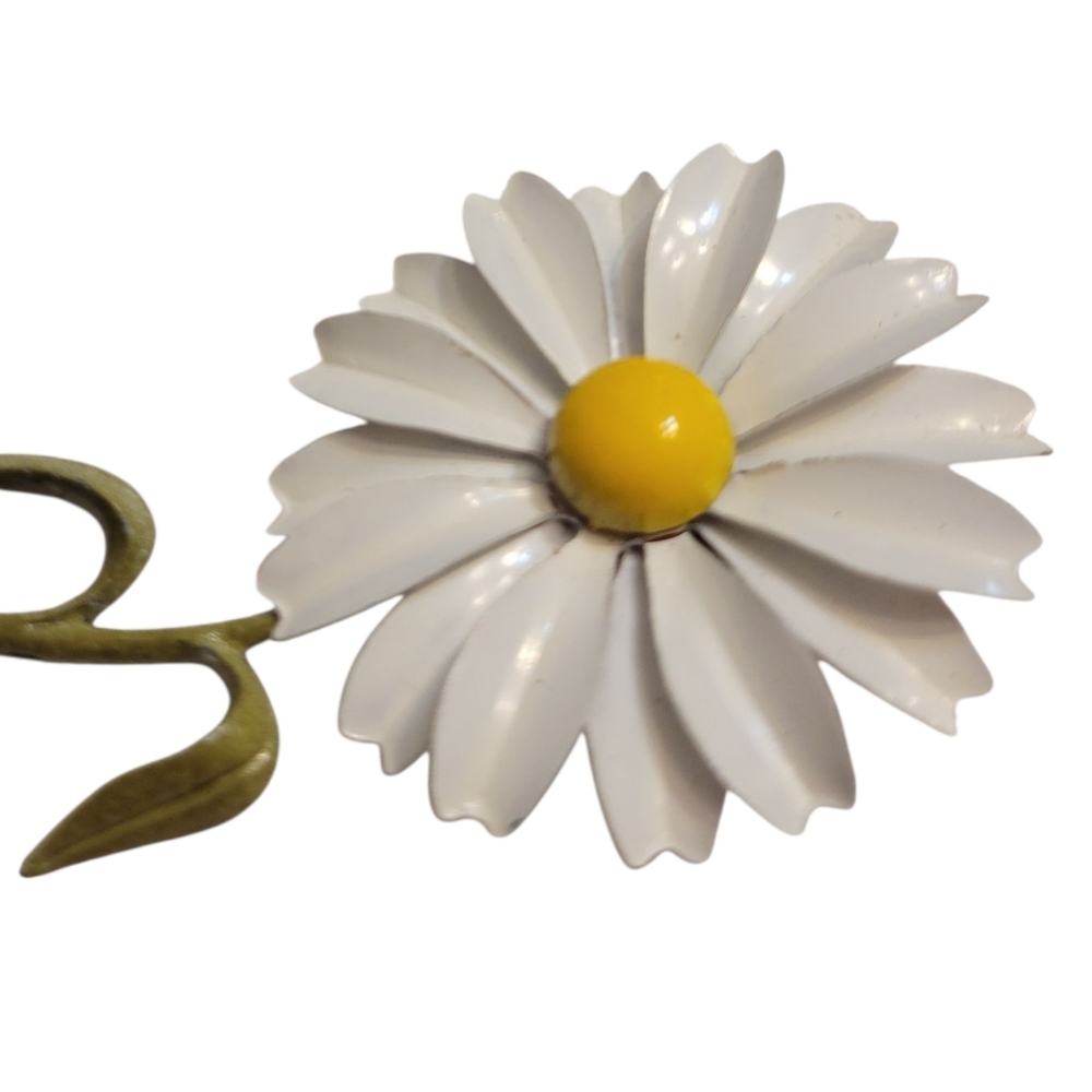 Vintage Metal Flower Brooch - Picture 2 of 7
